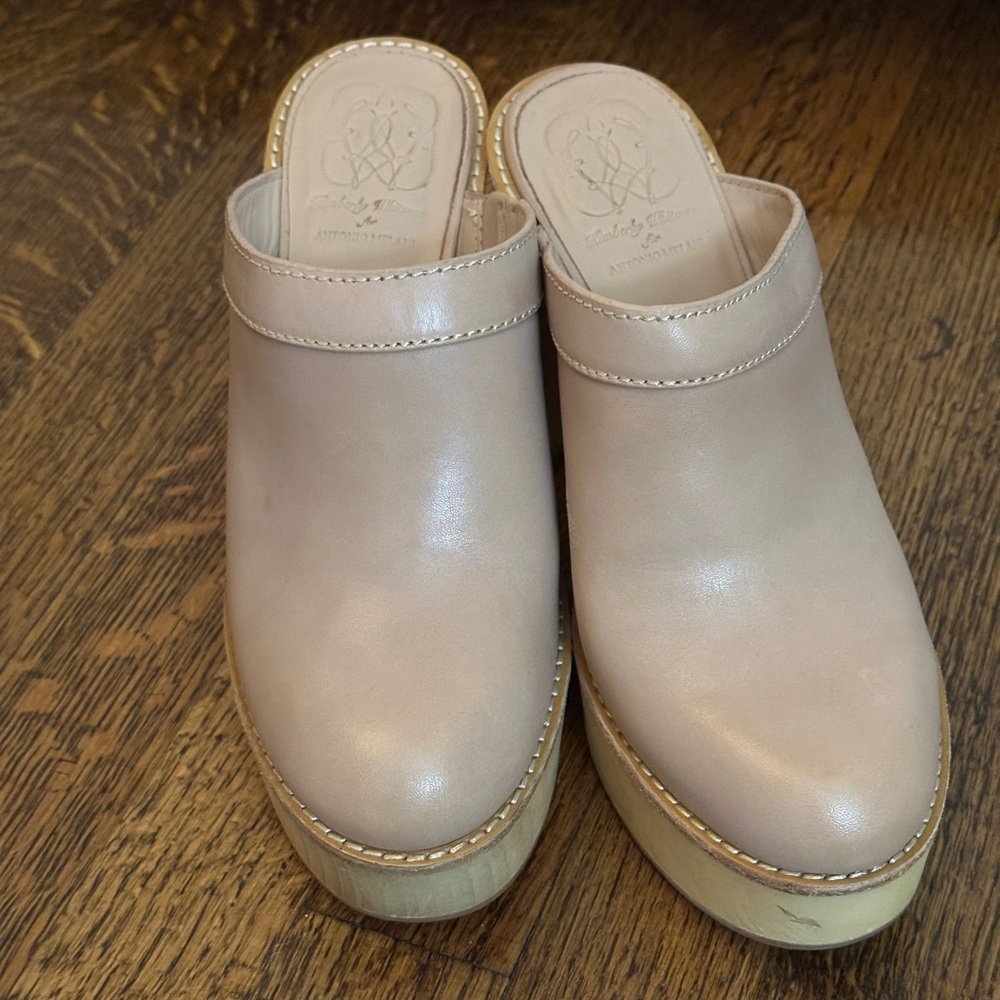 Kimberly Whitman x Antonio Melani Leather Clogs